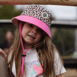 Bob bébé motif léopard Hello Hossy® – chapeau soleil doux et tendance pour enfant